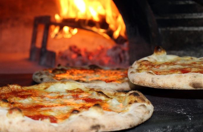 L’AMORE DEGLI ITALIANI PER IL CIBO E LA STORIA DELLA PIZZA