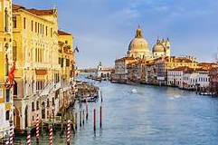 Venezia. Imperversano le cafonate dei turisti