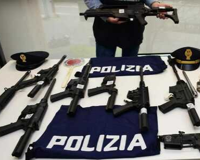 Treviso, sequestrata ingente quantità di armi e parti essenziali per il loro funzionamento, presso un'azienda.
