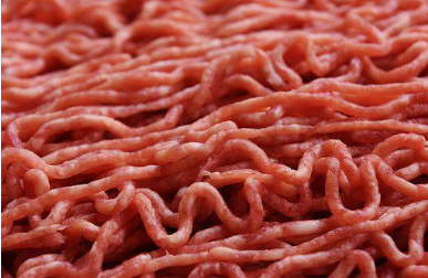 Carne avariata e piena di vermi venduta a Mc Donald's e Auchan, dalla ditta Castel Viandes.