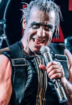 Inopportuno farli suonare a Padova : frontman dei Rammstein accusato di violenze e abusi sessuali